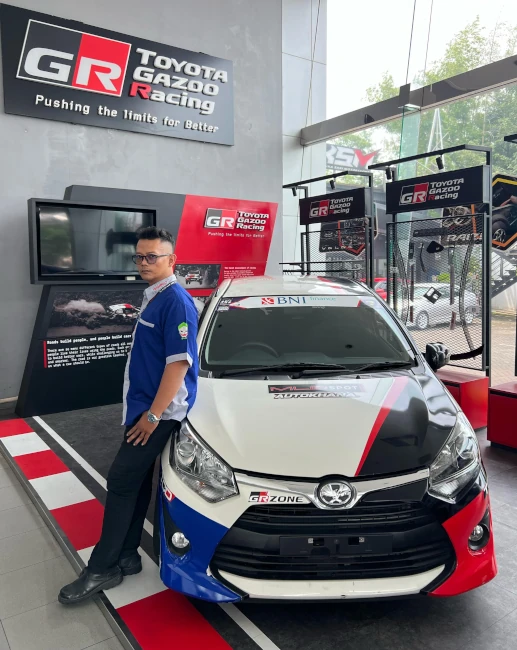 hollygan-sales-ambassador-toyota-malang-kartika-sari-mulia